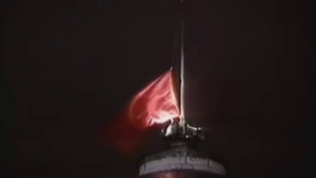 soviet-flag-is-lowered.jpg